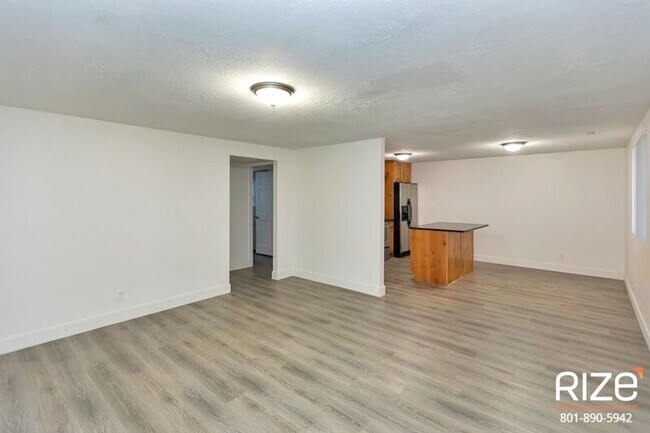 Building Photo - 935 E 600 S