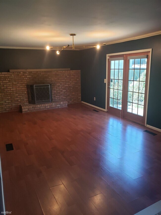 Building Photo - 4 br, 2.5 bath House - 2884 Hawks Rd