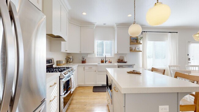 Building Photo - 318 E 280 N