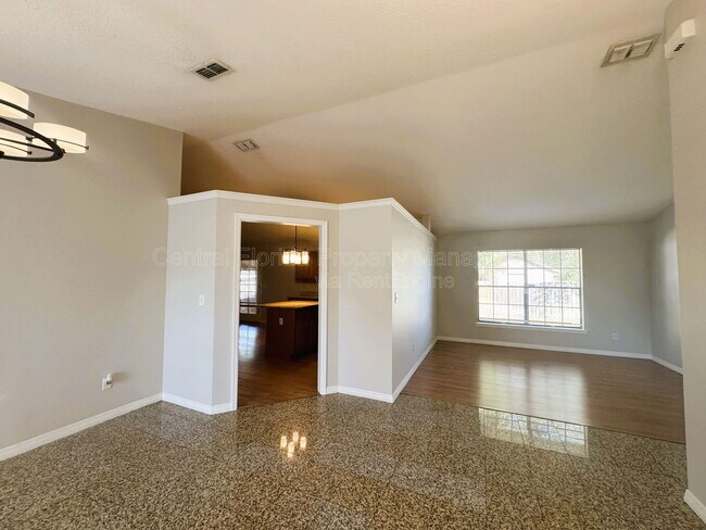 Foto del edificio - 1407 Spring Ridge Dr