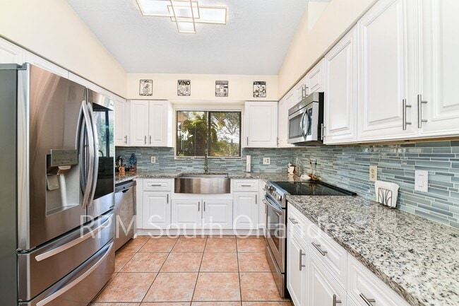 Foto del edificio - 4 Bedroom, 2 bathroom, 2 car garage, pool, backyard, close to Universal Studios and International...