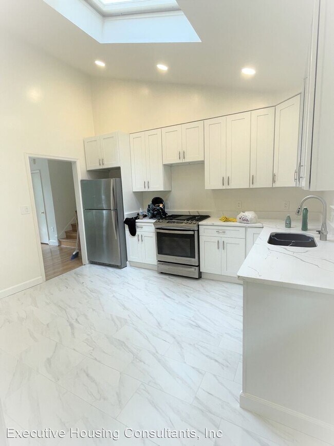 5 br, 4 bath House 6908 Selkirk Dr House for Rent in Bethesda, MD