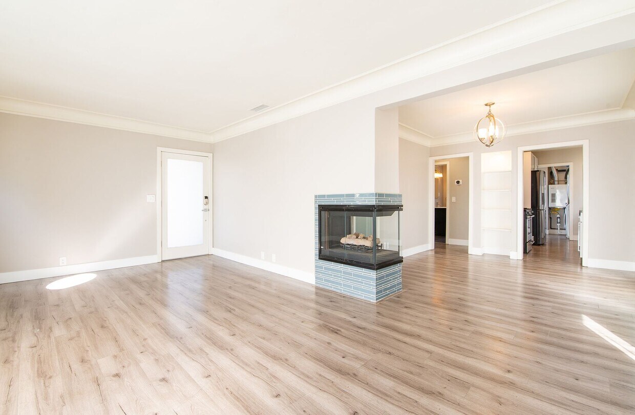 Primary Photo - Apartment - 2 Bedrooms / 1 Bath - Long Beach
