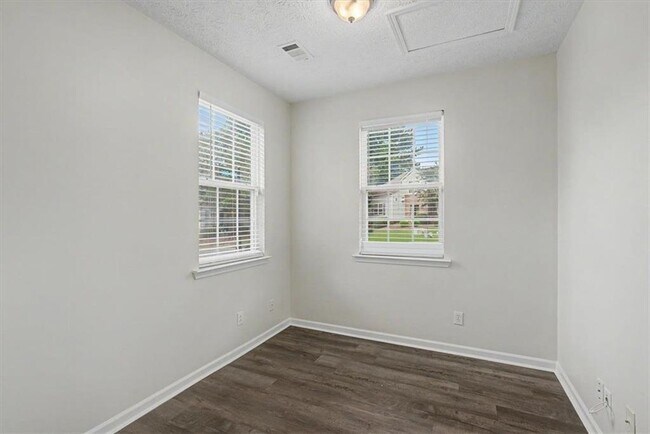 Foto del edificio - 980 Windcroft Cir NW
