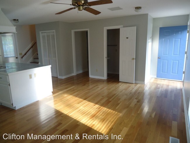Building Photo - 309 Country Club Ln