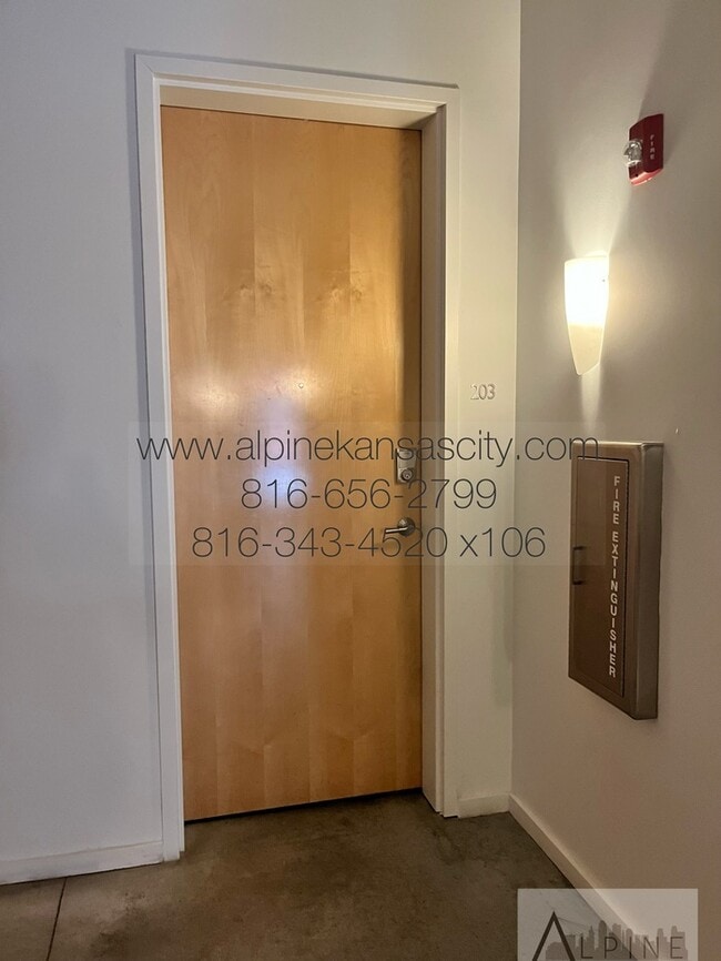 Building Photo - River Market Loft, Secured Parking