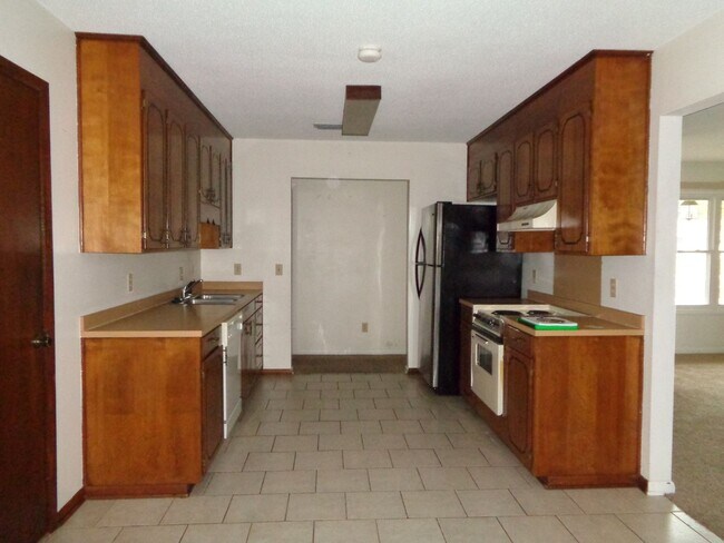 Building Photo - Regency Heights