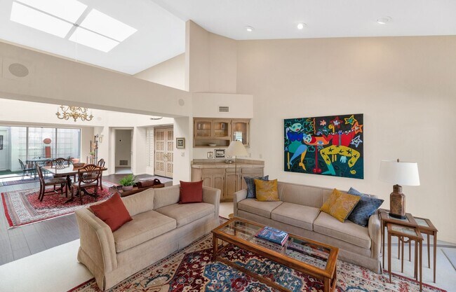 Foto del edificio - Rates Vary: $4,245 - $5,495