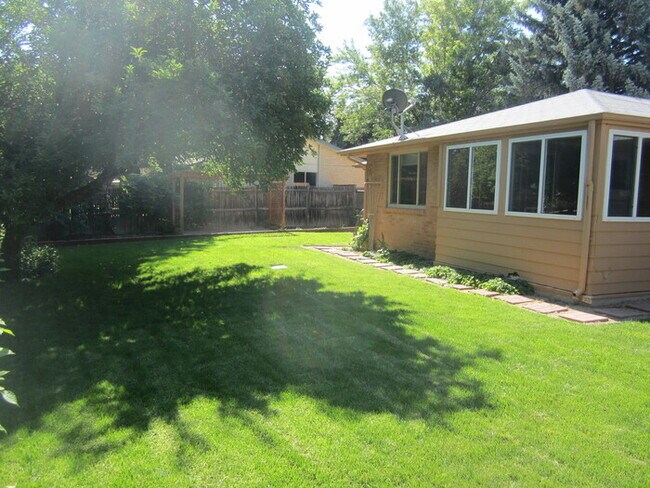 Foto del edificio - 3 Bedroom - 2 Bath Ranch Home with 2 Car A...