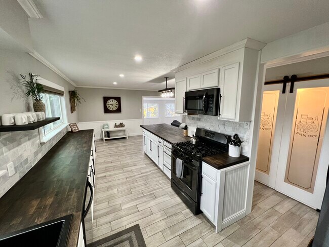 Building Photo - 429 Colorado Ln