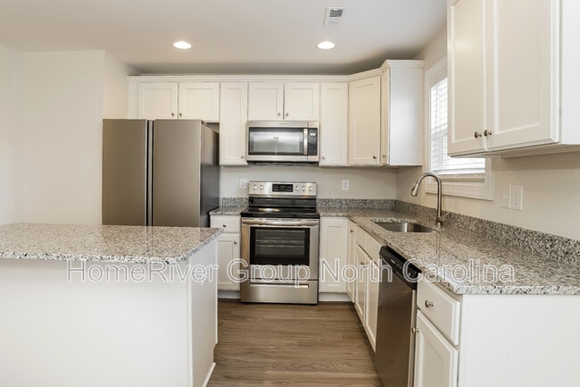 Building Photo - 310 Beaumont Cir