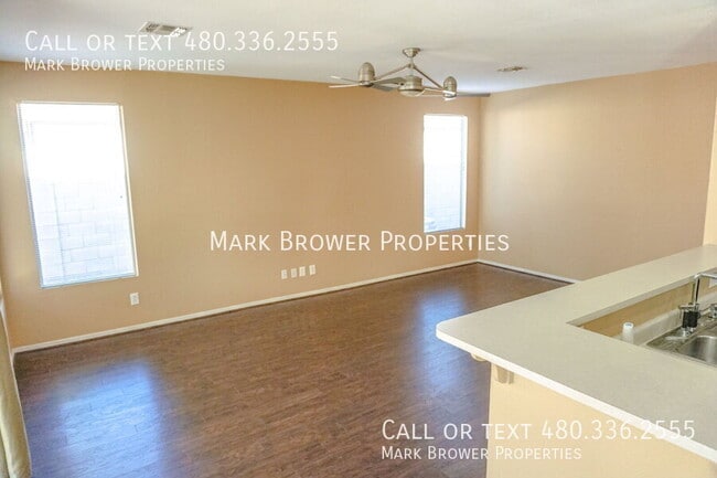 Building Photo - 1362 W Roadrunner Dr
