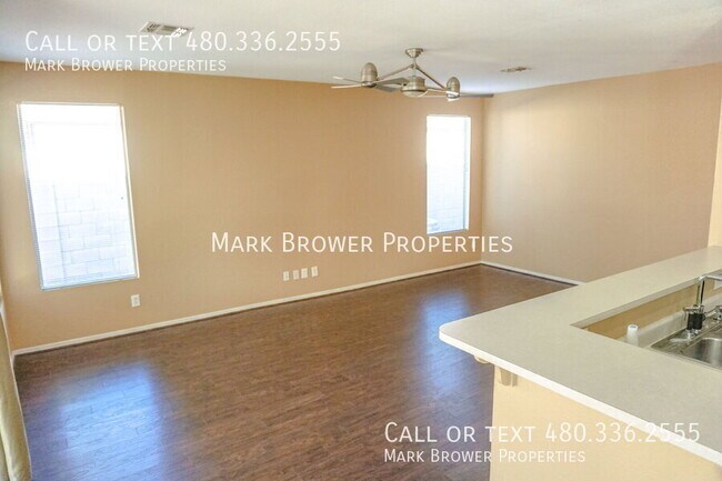 Foto del edificio - 1362 W Roadrunner Dr