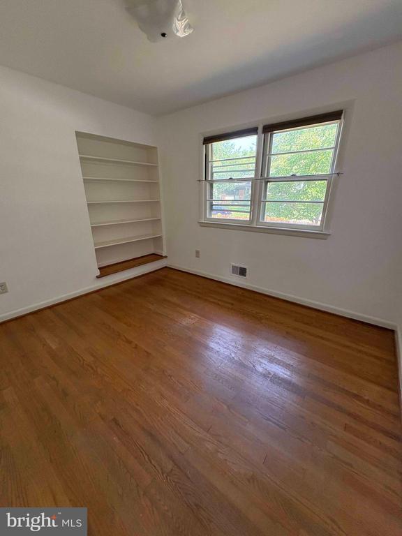 Foto del edificio - 9702 Singleton Dr