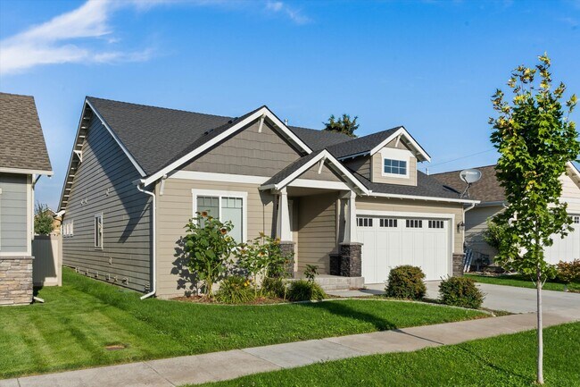 Foto del edificio - 8013 N Hibiscus Ln