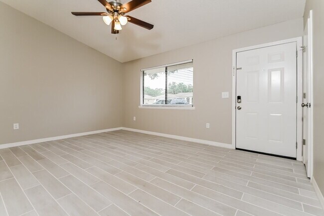 Foto del edificio - 2912 Crane Ave