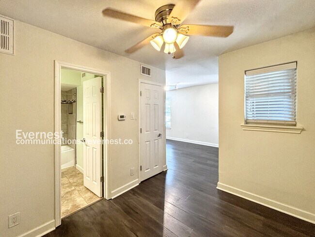 Foto del edificio - 2020 S Congress Ave