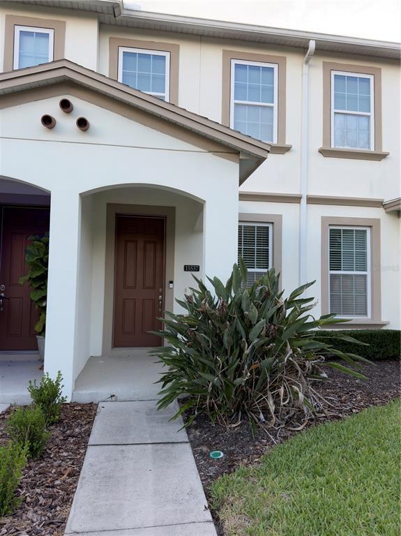 Foto del edificio - 15537 Honeybell Dr