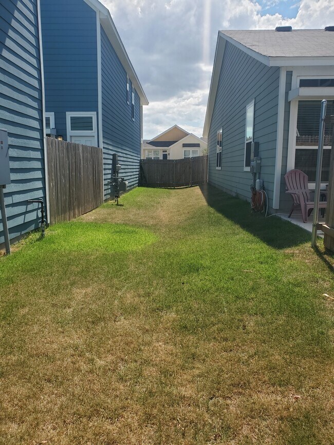 Foto del edificio - 1628 Arbor Knot Dr