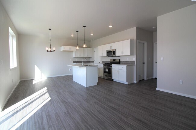 Foto del edificio - 3 Bed/2.5 Bath West Pasco Townhouse