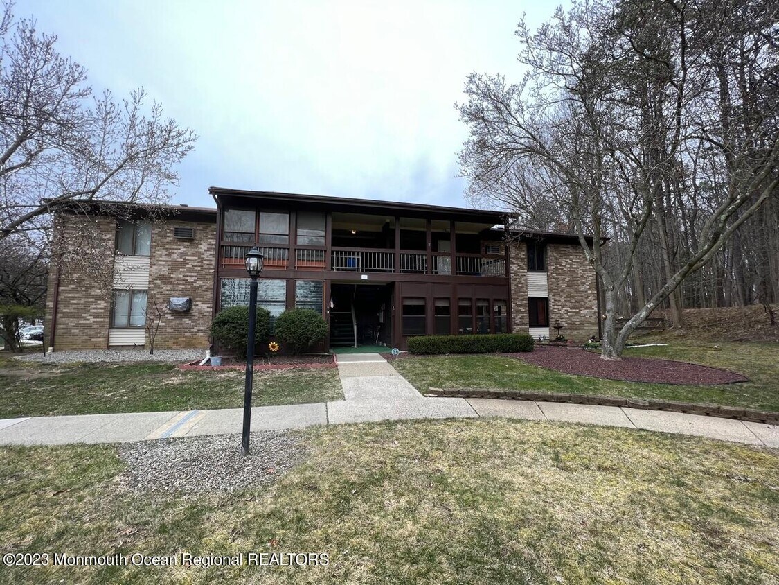 105 Amberly Dr, Manalapan Township, NJ 07726 House Rental in