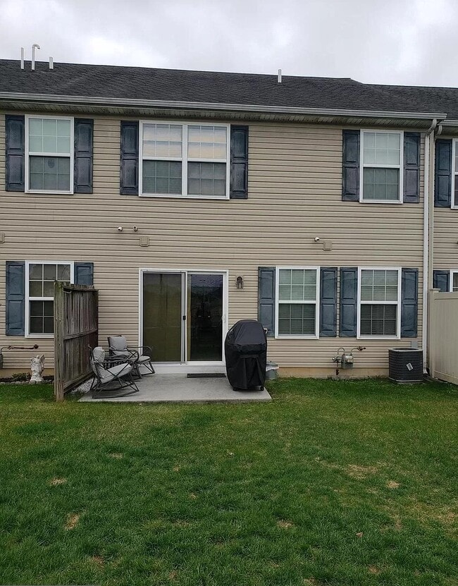 Building Photo - 428 Eisenhower Dr