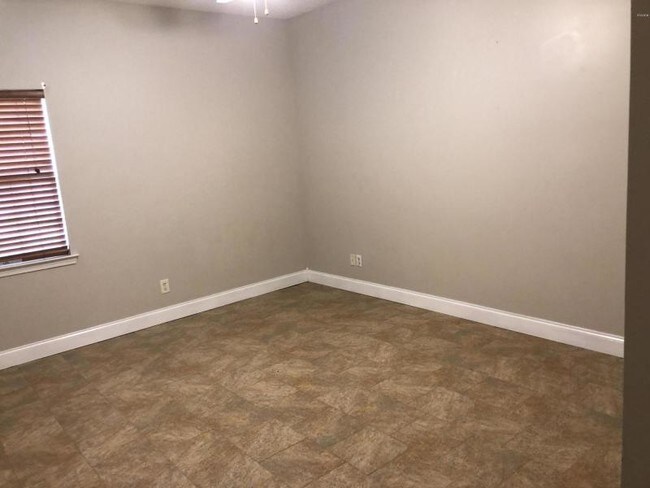 Foto del edificio - 18072 US 49