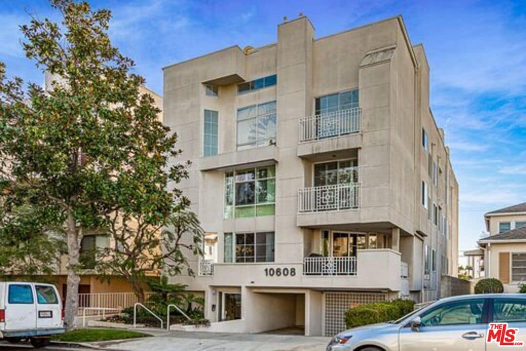 Foto principal - 10608 Wilkins Ave