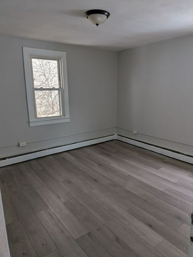 Foto del edificio - 921-923-923 Lonergan Pl