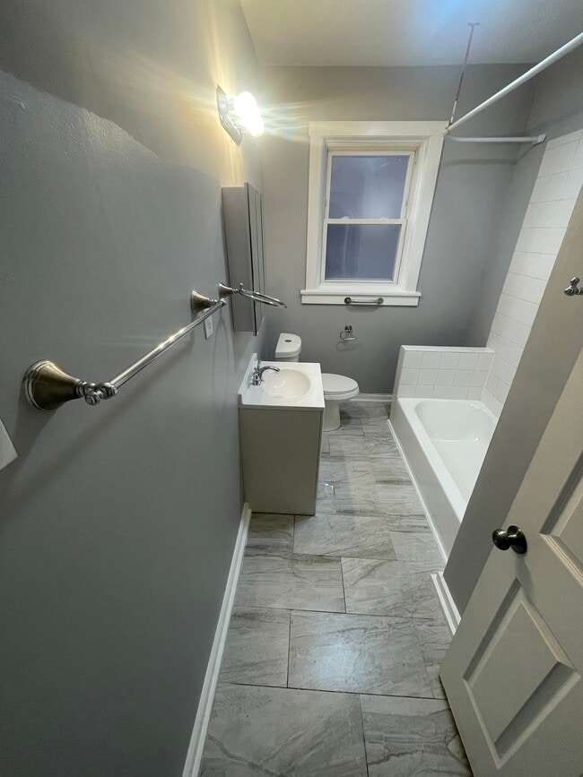 Foto del edificio - 2118 E 68th St