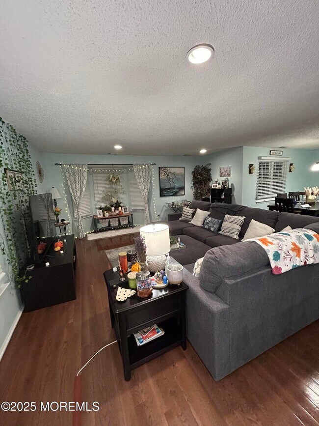 Foto del edificio - 182 Tulip Ln