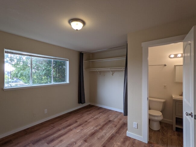 Building Photo - 2121 Blake St