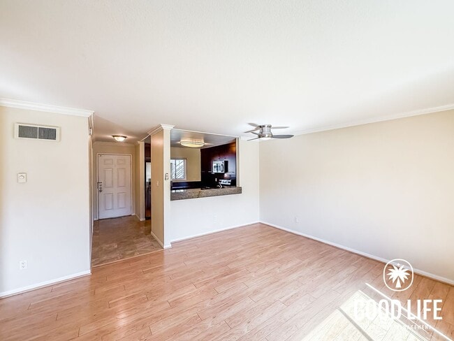 Building Photo - 7445 Charmant Dr