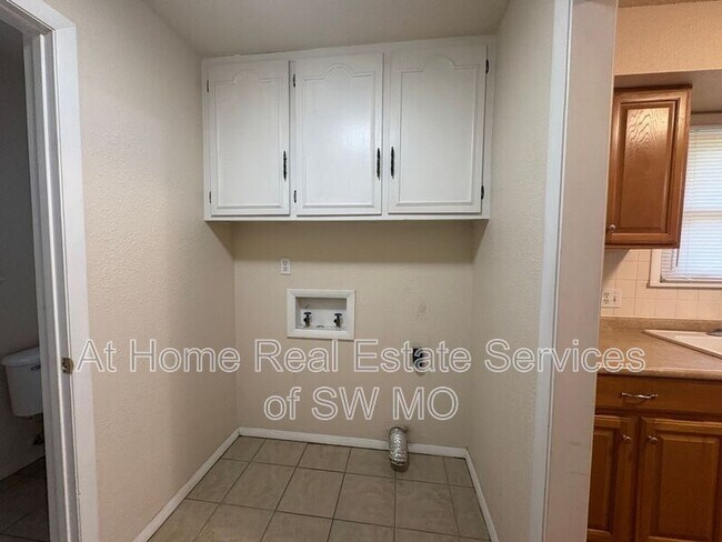 Foto del edificio - 1340 E Sunset St