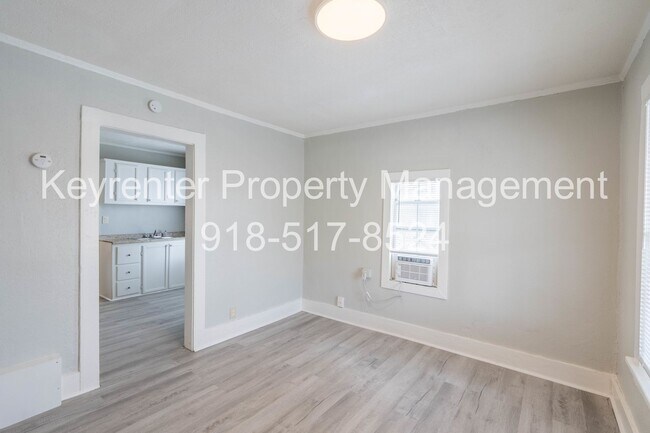 Foto del edificio - E 7th St Duplex