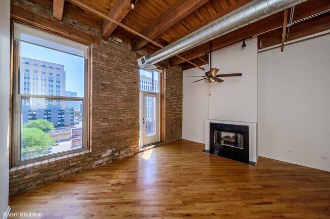 Foto del edificio - 550 W Harrison St