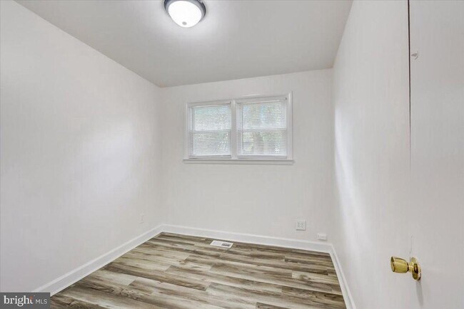 Foto del edificio - 9302 Trout Rd