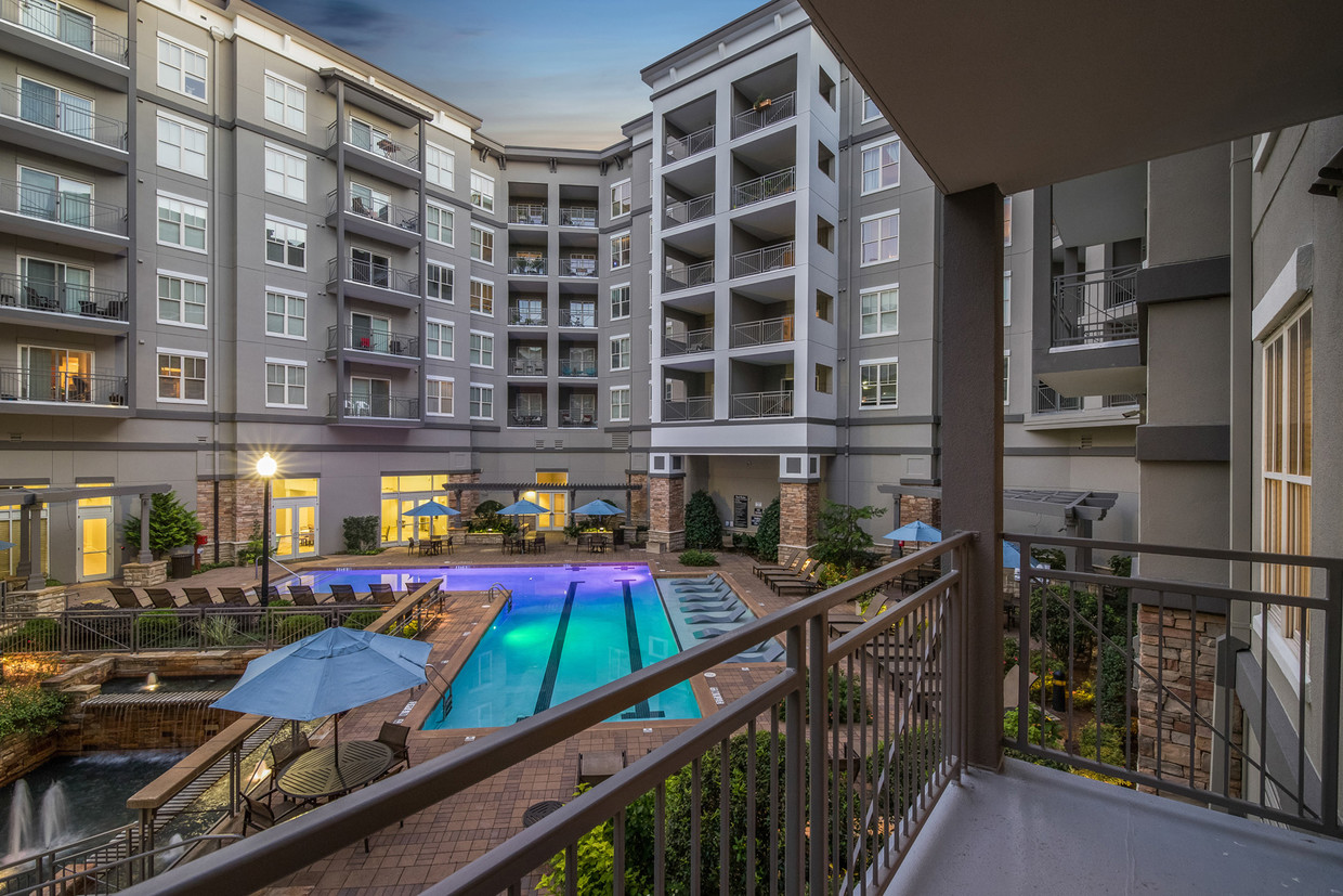 Spend your evenings unwinding in our serene courtyard - Windsor Brookhaven