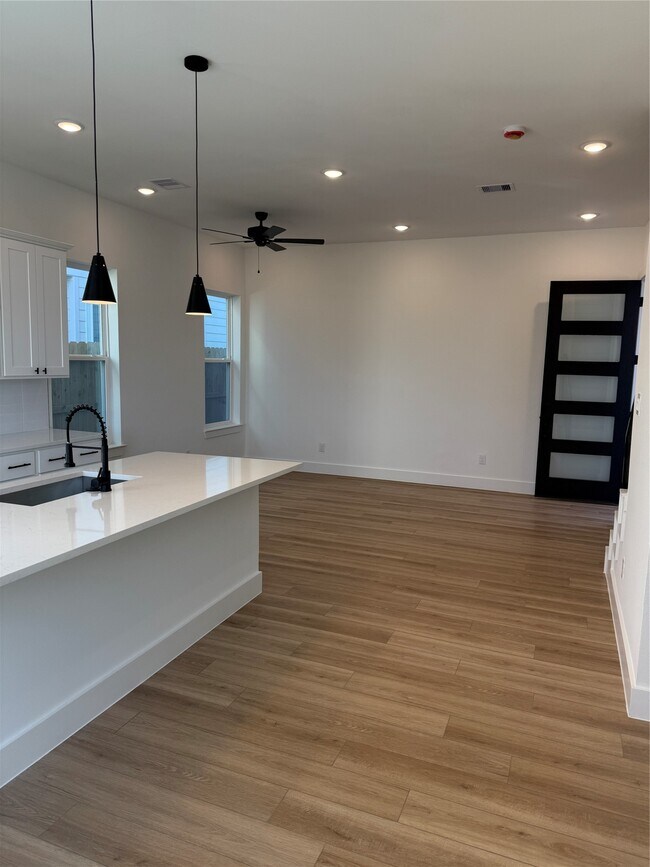 Foto del edificio - 1464 Ferguson Way