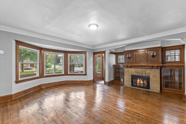 Building Photo - 1806 E Newberry Blvd