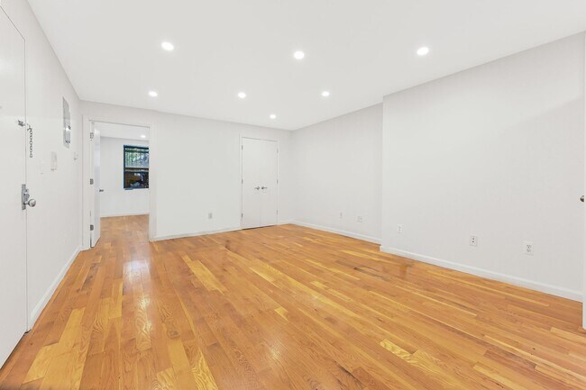 Building Photo - 579 Classon Ave