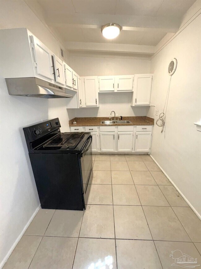 Foto del edificio - 208 Aquamarine Ave