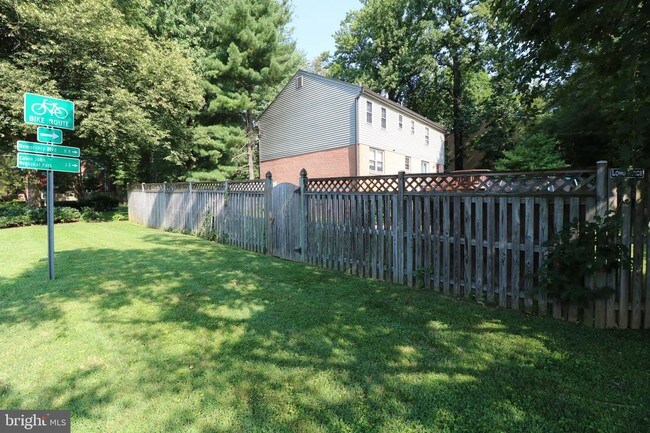 Building Photo - 9401 Fernwood Rd