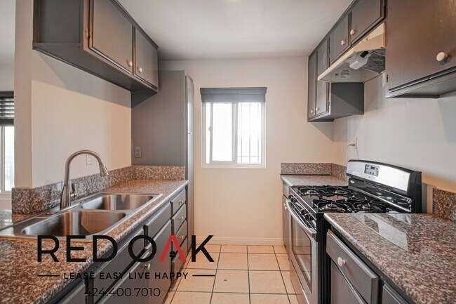 Foto del edificio - ~2 Weeks FREE~ Stylish Two Bedroom with Re...