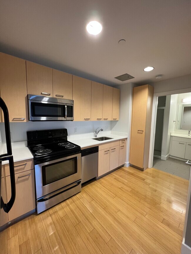 Building Photo - 1085 Boylston St