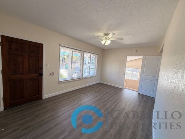 Foto del edificio - 2412 Chicago St