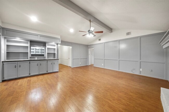 Building Photo - 523 S Rivershire Dr