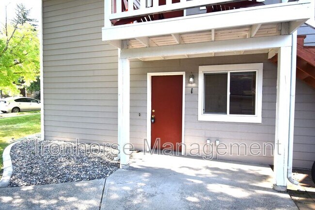Building Photo - 519 S 15th Ave