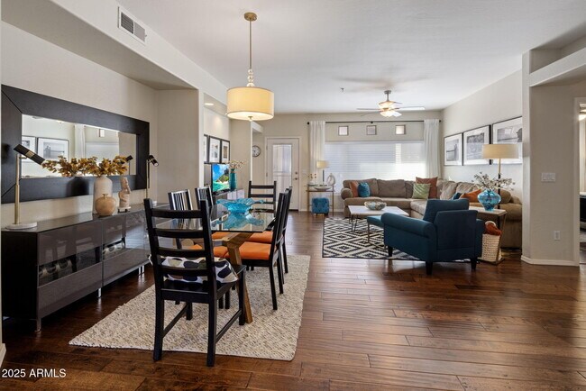 Foto del edificio - 1351 N Pleasant Dr