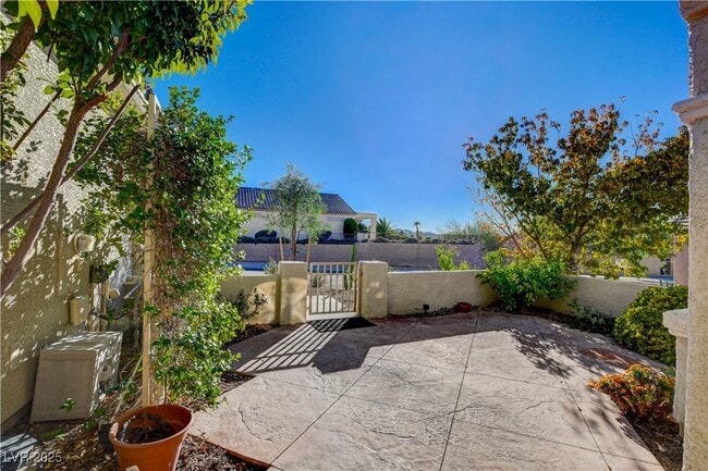 Foto del edificio - 2682 Grand Forks Rd